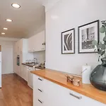 Herbert - 2 Bedrooms And Balcony In Areeiro 리스본