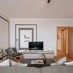 아파트 Herbert - 2 Bedrooms And Balcony In Areeiro 리스본