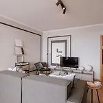 Herbert - 2 Bedrooms And Balcony In Areeiro