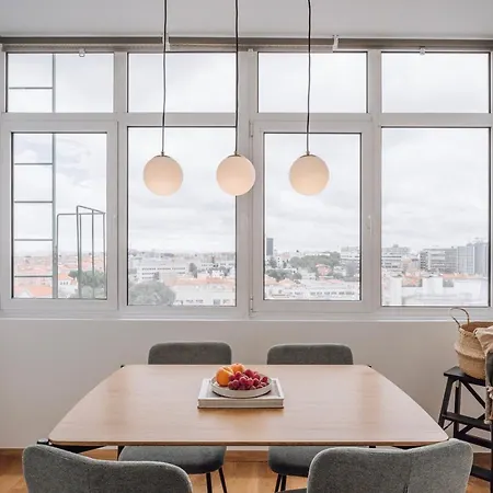 Herbert - 2 Bedrooms And Balcony In Areeiro *