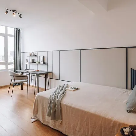 Herbert - 2 Bedrooms And Balcony In Areeiro * ליסבון