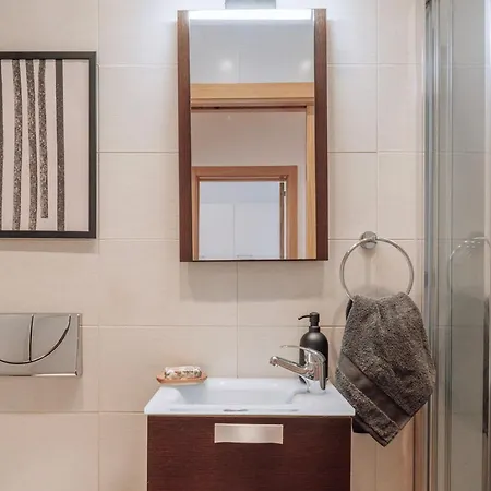 Herbert - 2 Bedrooms And Balcony In Areeiro Apartment