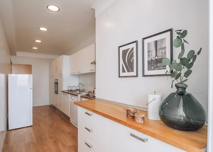 Herbert - 2 Bedrooms And Balcony In Areeiro Lisboa