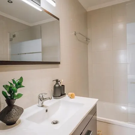 Herbert - 2 Bedrooms And Balcony In Areeiro Apartmán Lisboa